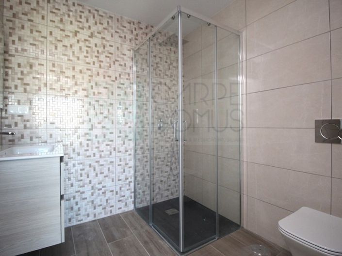 Image No.26-4 Bed House for sale