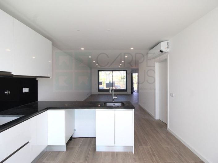 Image No.9-4 Bed House for sale