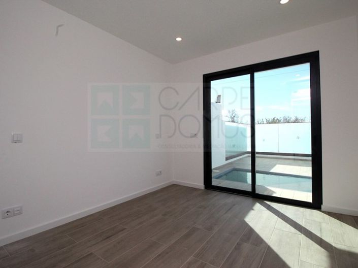 Image No.10-4 Bed House for sale