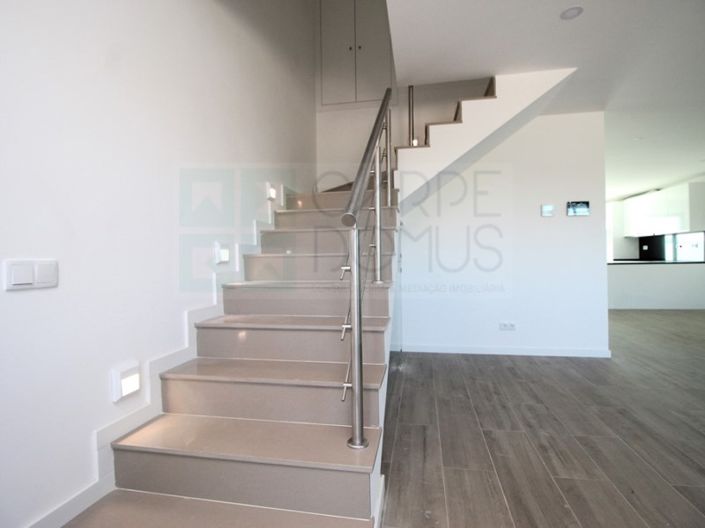 Image No.14-4 Bed House for sale