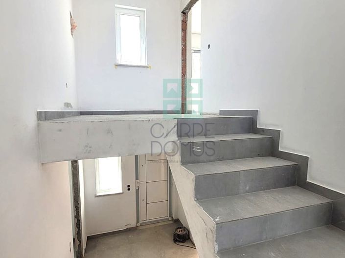 Image No.17-3 Bed House for sale