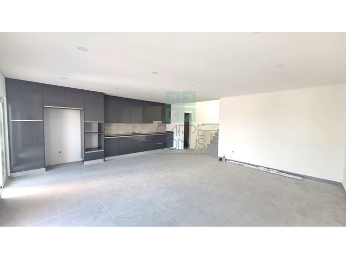 Image No.10-3 Bed House for sale