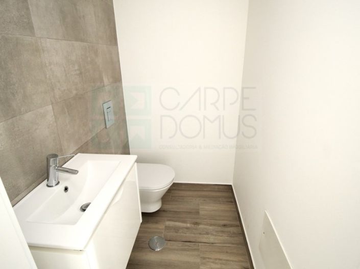 Image No.25-3 Bed House for sale