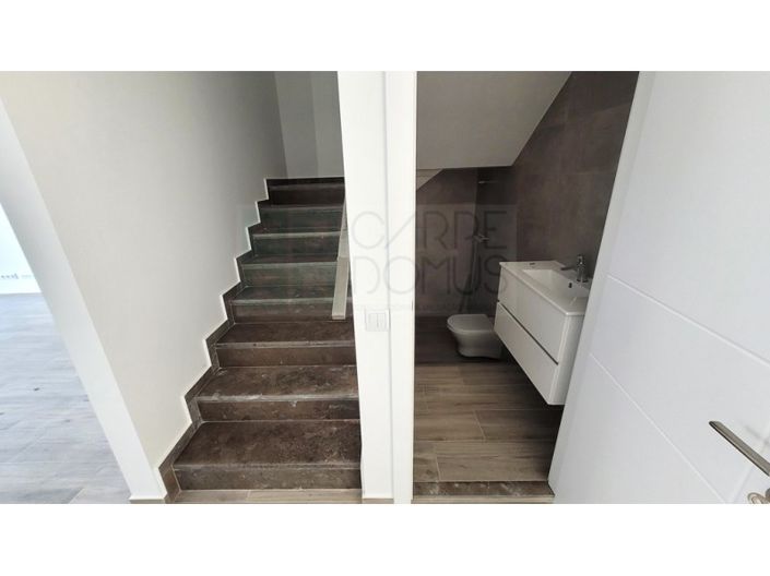 Image No.7-3 Bed House for sale