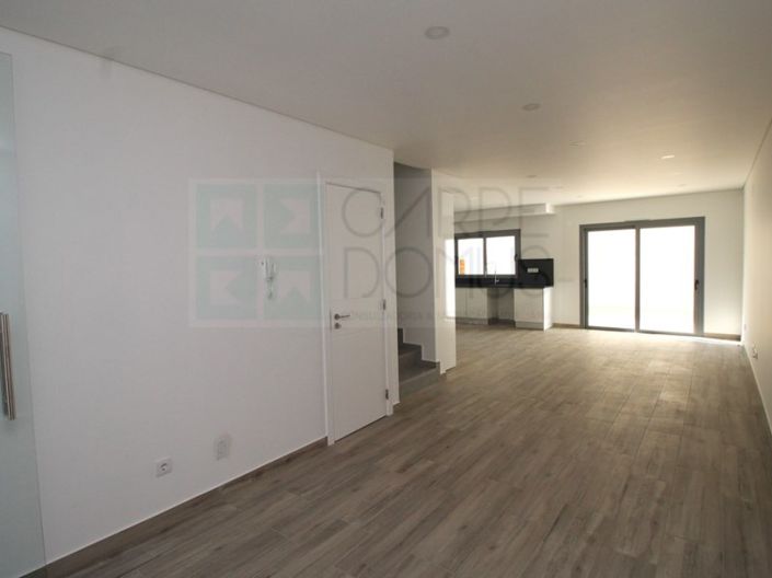 Image No.13-3 Bed House for sale