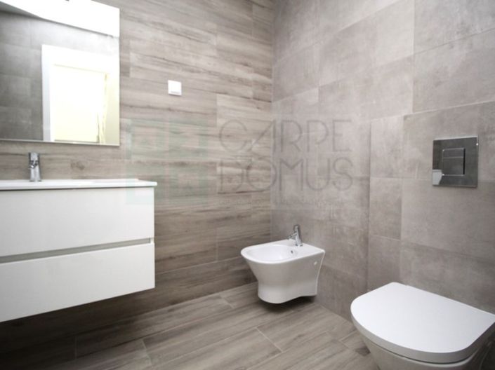 Image No.20-3 Bed House for sale