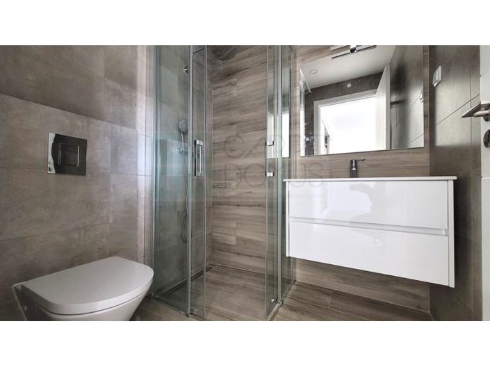 Image No.10-3 Bed House for sale