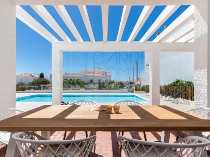 Image No.8-5 Bed House for sale