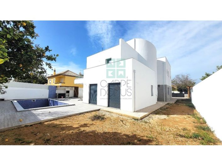 Image No.15-4 Bed House for sale