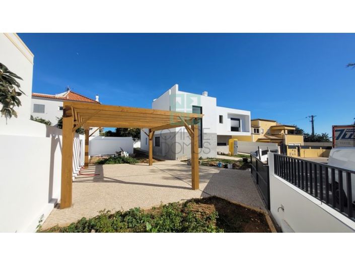 Image No.19-4 Bed House for sale