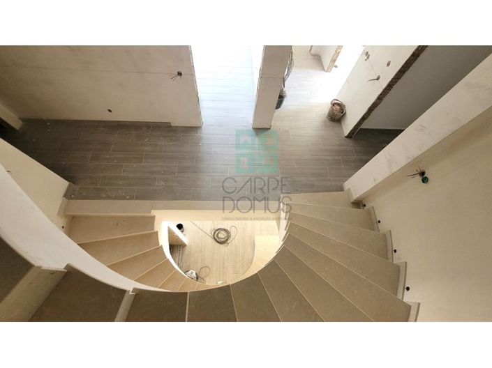 Image No.25-4 Bed House for sale