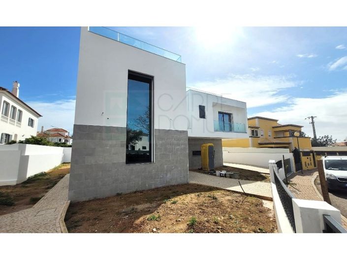 Image No.8-4 Bed House for sale
