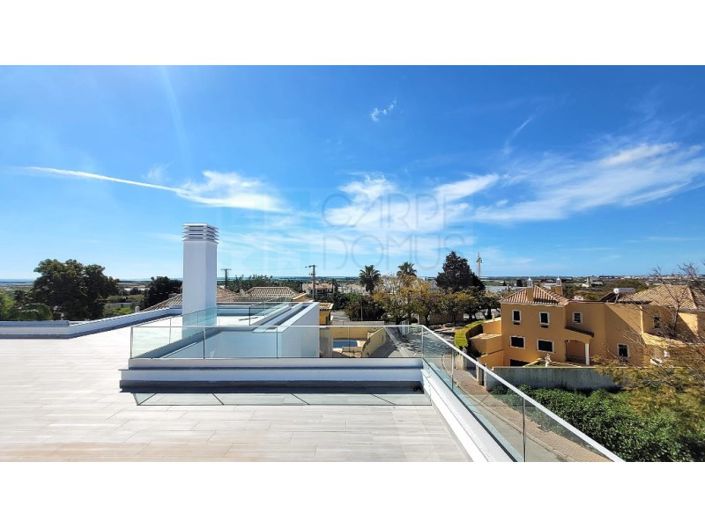 Image No.35-4 Bed House for sale