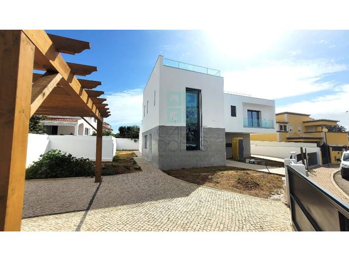 Image No.3-4 Bed House for sale