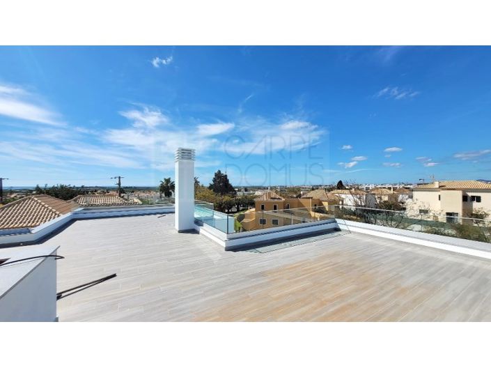 Image No.15-4 Bed House for sale