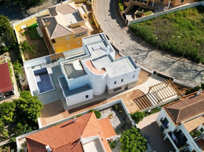 Image No.18-4 Bed House for sale