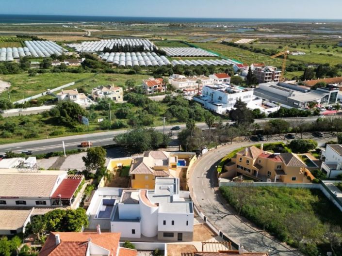 Image No.19-4 Bed House for sale