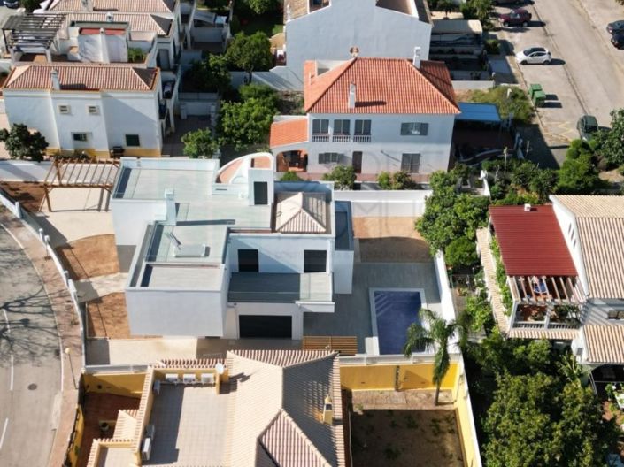 Image No.21-4 Bed House for sale