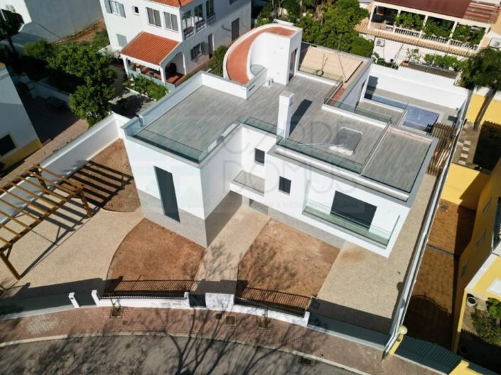 Image No.6-4 Bed House for sale