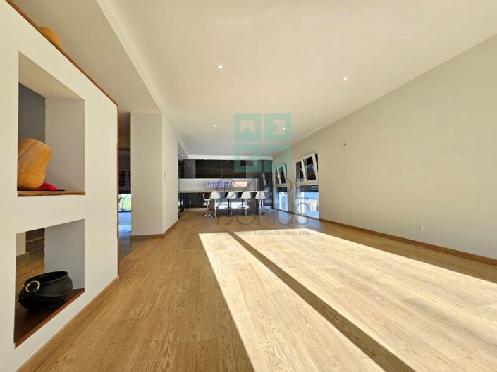 Image No.11-4 Bed House for sale