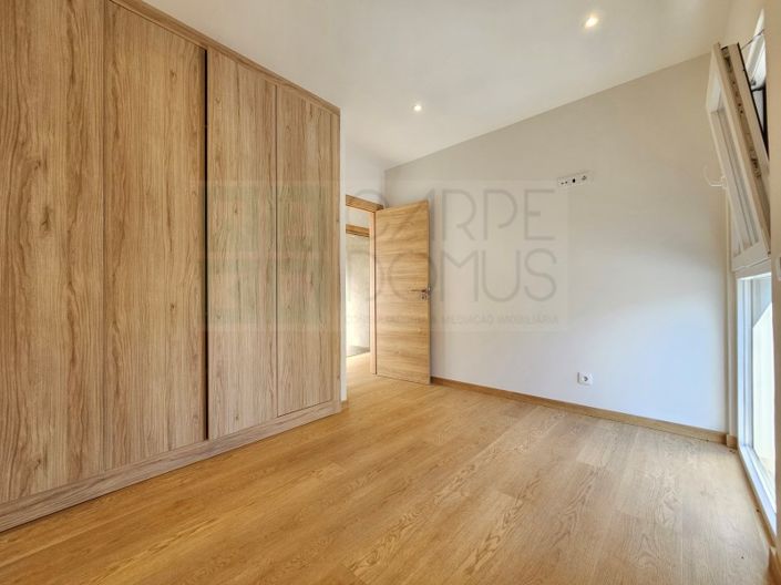 Image No.17-4 Bed House for sale