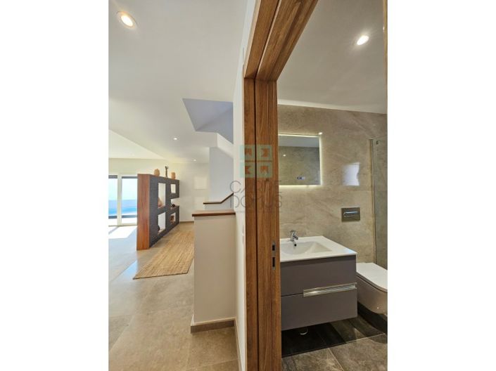 Image No.14-4 Bed House for sale