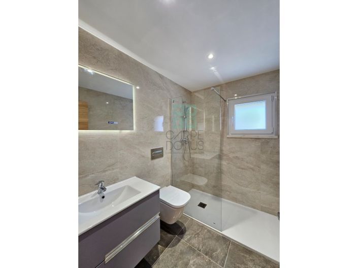 Image No.15-4 Bed House for sale