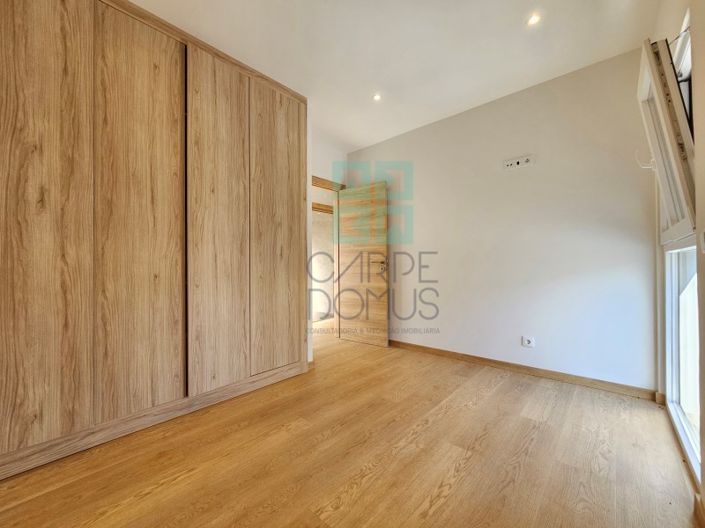 Image No.17-4 Bed House for sale