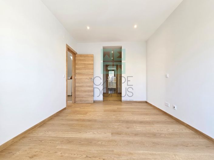 Image No.26-4 Bed House for sale