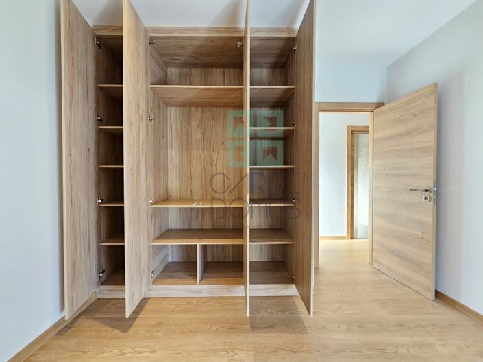 Image No.27-4 Bed House for sale