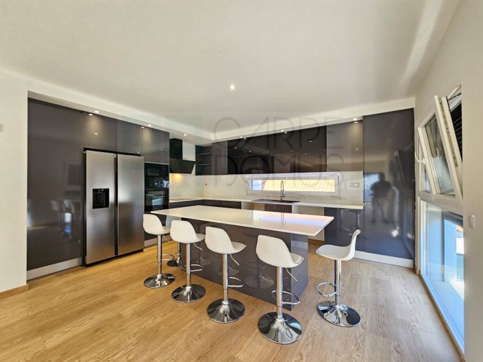 Image No.4-4 Bed House for sale