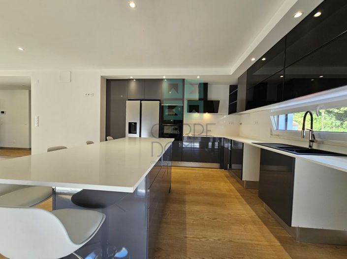 Image No.3-4 Bed House for sale