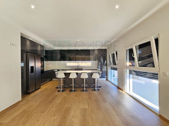 Image No.9-4 Bed House for sale