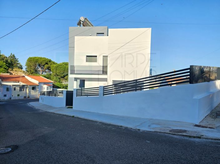 Image No.52-4 Bed House for sale