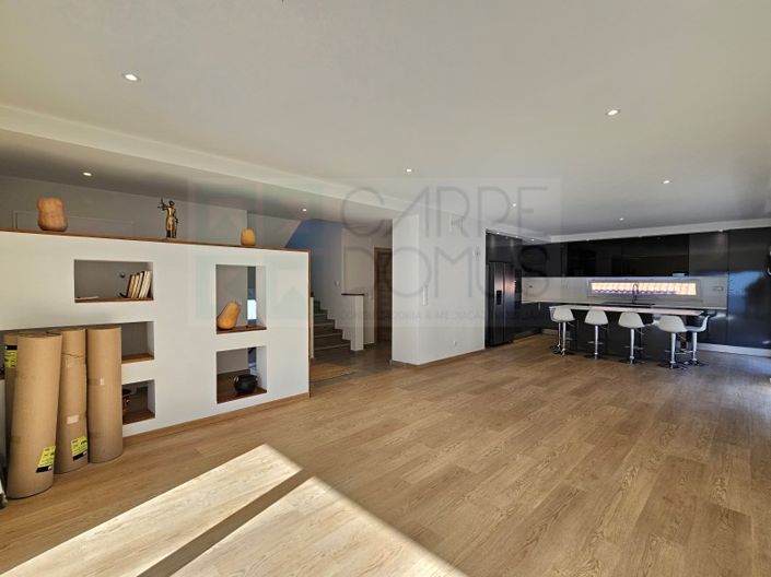 Image No.6-4 Bed House for sale