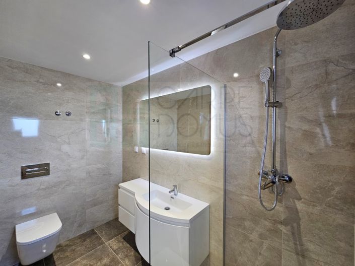 Image No.18-4 Bed House for sale