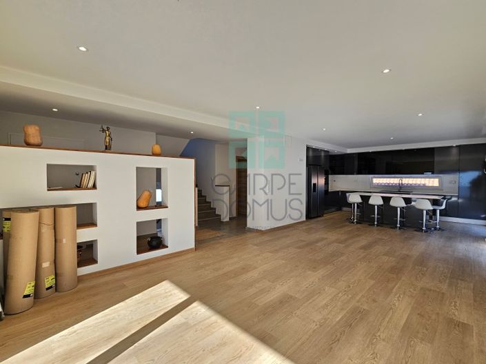 Image No.6-4 Bed House for sale