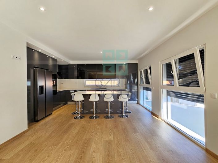 Image No.9-4 Bed House for sale