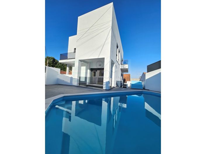 Image No.2-4 Bed House for sale