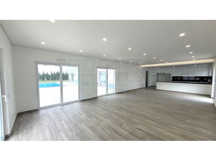 Image No.3-4 Bed House for sale