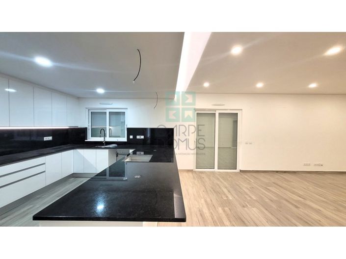 Image No.16-4 Bed House for sale