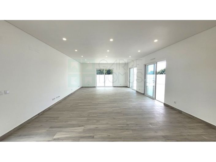 Image No.17-4 Bed House for sale