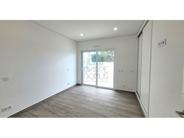 Image No.20-4 Bed House for sale