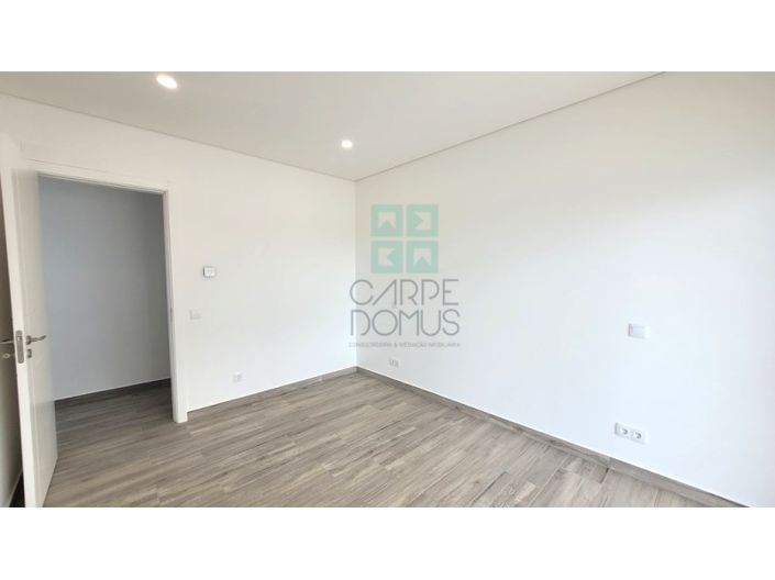 Image No.21-4 Bed House for sale