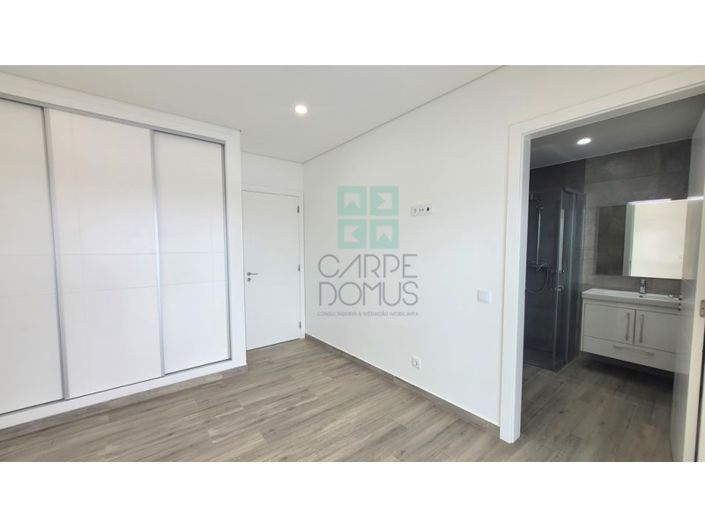 Image No.24-4 Bed House for sale