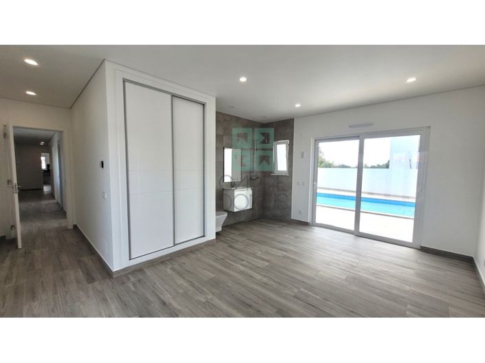 Image No.30-4 Bed House for sale