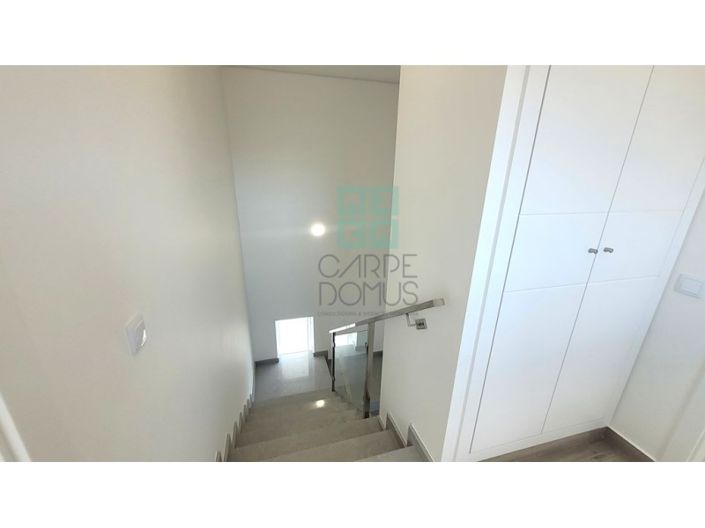 Image No.32-4 Bed House for sale