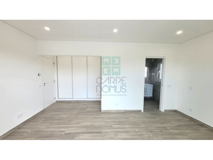 Image No.37-4 Bed House for sale