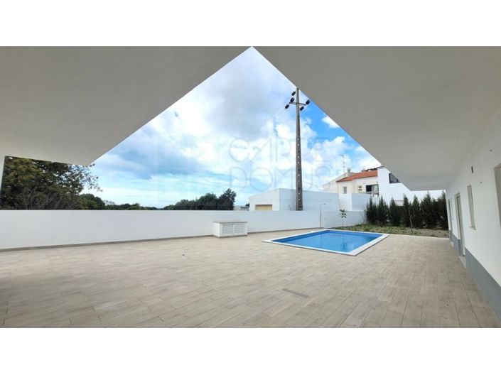 Image No.12-4 Bed House for sale