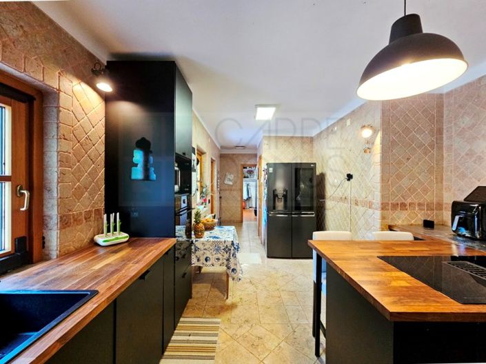 Image No.20-4 Bed House for sale